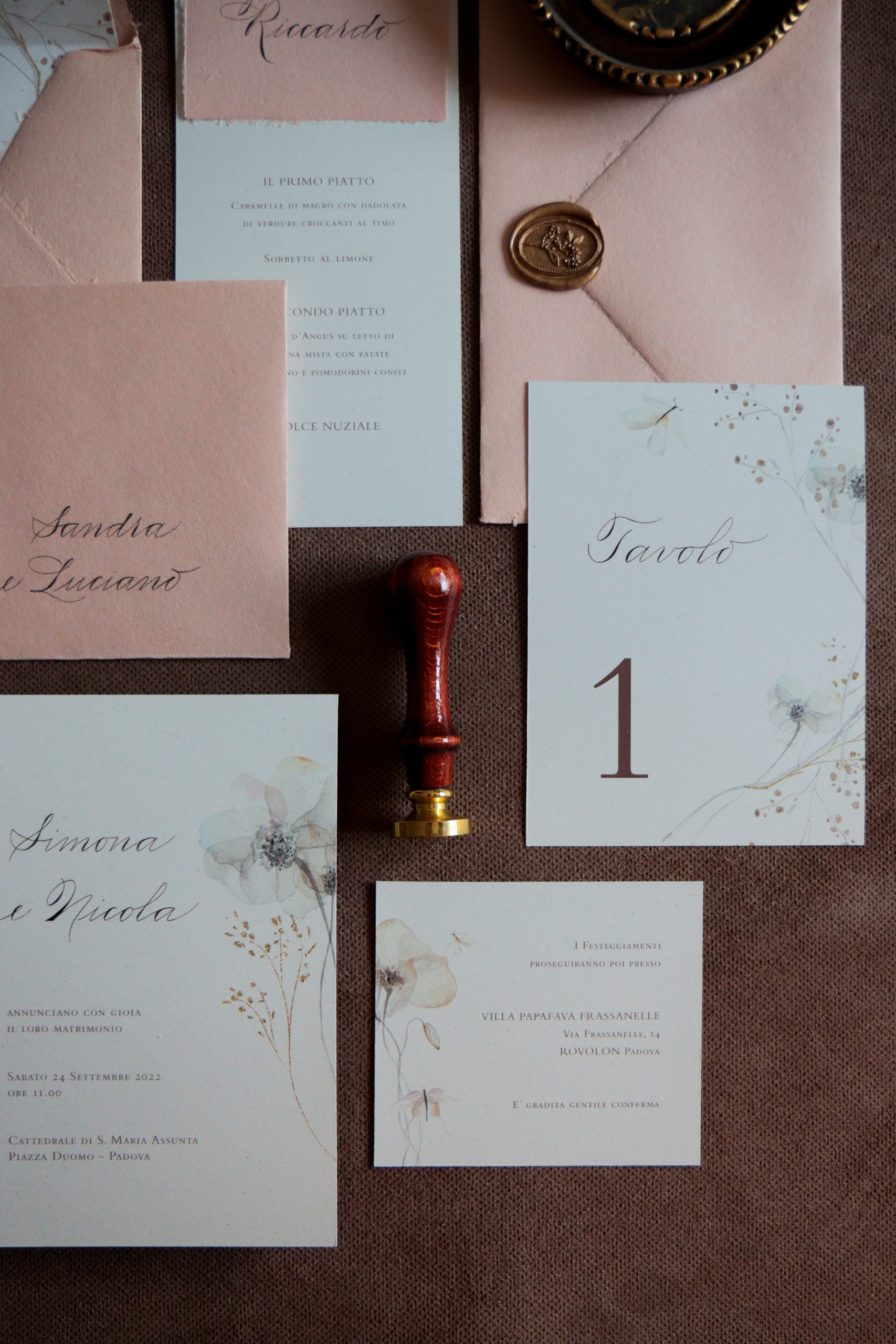 Inviti e partecipazioni matrimonio in calligrafia - Modello Velluto