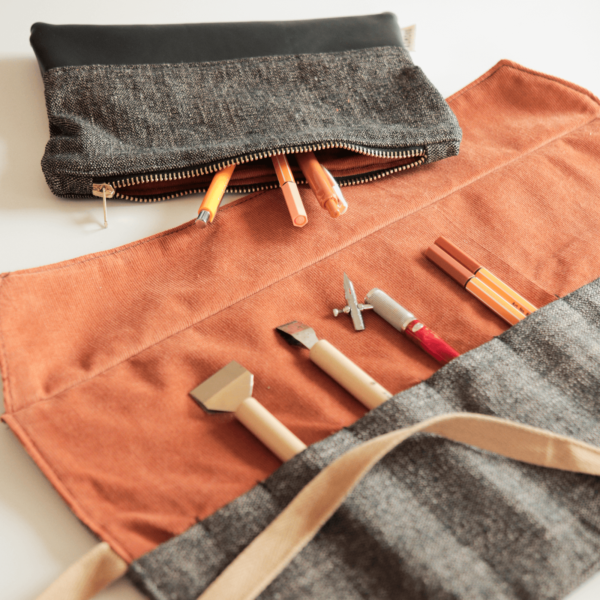 Astuccio con zip in tessuto e pelle - immagine 4